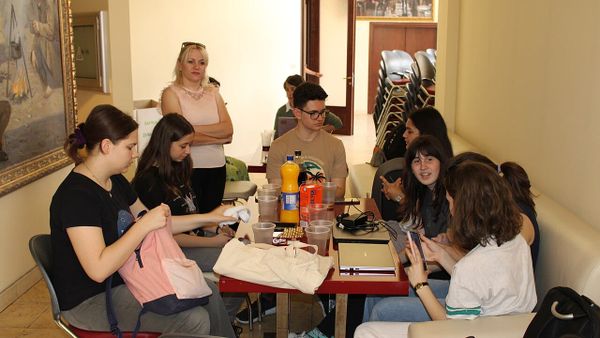 Maturantët në Maqedoninë e Veriut përfundojnë sesionin me mesatare 3.66; PISA tregon krizë