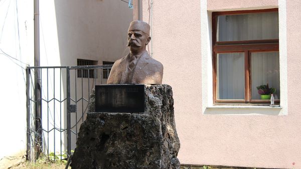 Bust of Bajram Curri, Gjakove