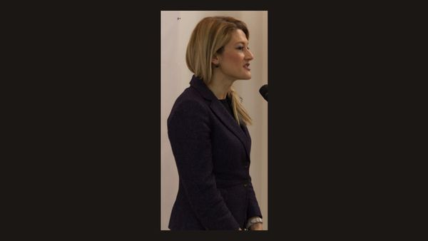 Mimoza Kusari-Lila viziton Panairin e Grave Ndërmarrëse në Prishtinë