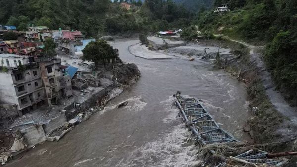 Mbi 500 të vdekur nga përmbytjet në Nepal, mbi 1.500 të zhdukur