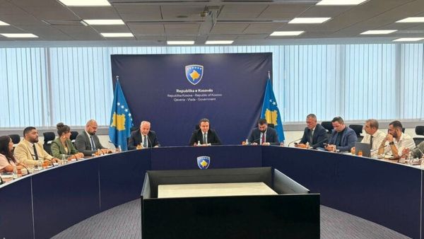 Qeveria kërkon bashkëpunim me komunat për të drejtat e komuniteteve