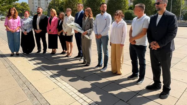 PDK bën homazhe te Memoriali i të Zhdukurve për zbardhjen e fatit