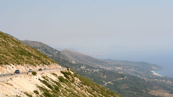 Polica arreston tre persona për shitje droge në Himarë — 91 doza sekuestruara