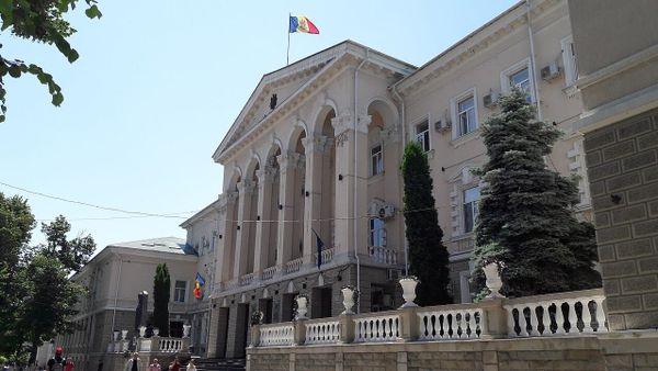 Policia e Shkupit arreston dy kosovarë me 230 000 euro të falsifikuara