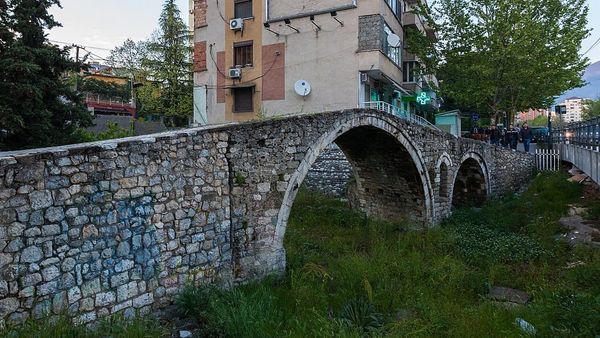 Prokuroria kërkon gjyq për tre persona në skemë mashtrimi me call center