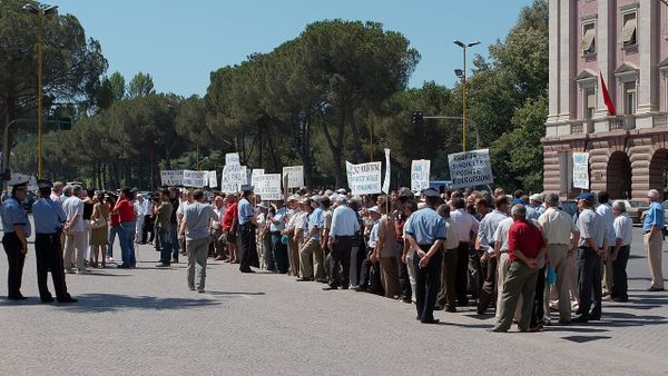 Protestuesit kërkojnë hetimin e Edi Ramës nga SPAK — dita e 67-të e tubimit