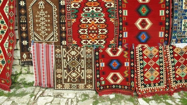 Qilimi shqiptar: shqiponja e endur në lesh dhe vekët që i shkatërroi lufta
