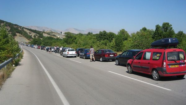 Be very patient at Greek-Albanian border - panoramio