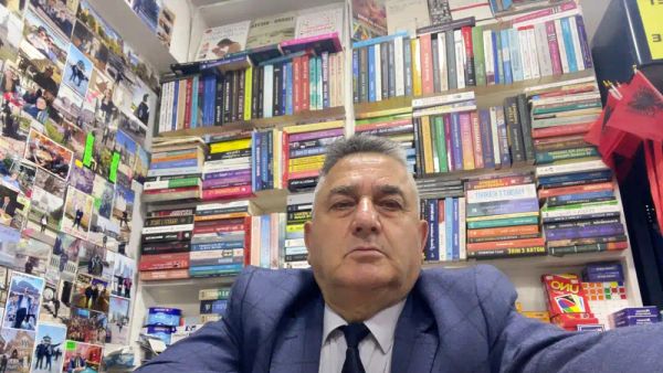Rexhep Çullhaj publikon tregimin “Nderimi diçka di… po s’ka problem” dhe “E PAPËRSËRITS…