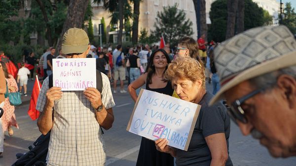 Rritja e turizmit zbret në 1.3% në qershor — Gonxhja fajëson protestat