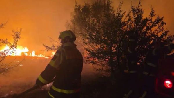 Ameti: Tre vatra zjarri aktive në Tetovë, apel për kujdes nga qytetarët