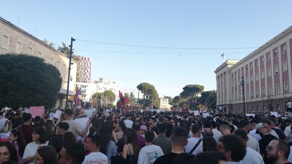 Shqiptar nga diaspora u bashkua protestës në Tiranë kundër Ramës