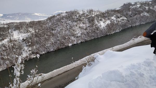 Shtatë persona shpëtohen nga Drini i Zi pas rritjes së ujit
