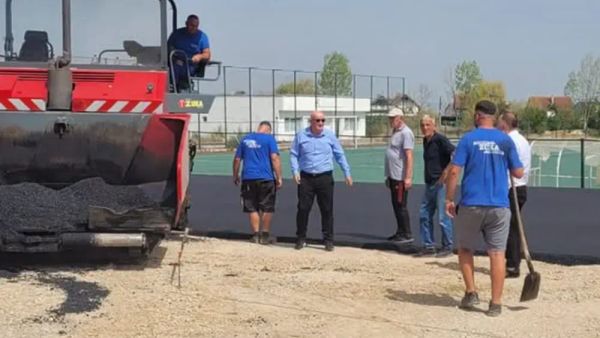 Kryetari Haliti inspekton punimet e infrastrukturës në dy fshatra të Vitisë