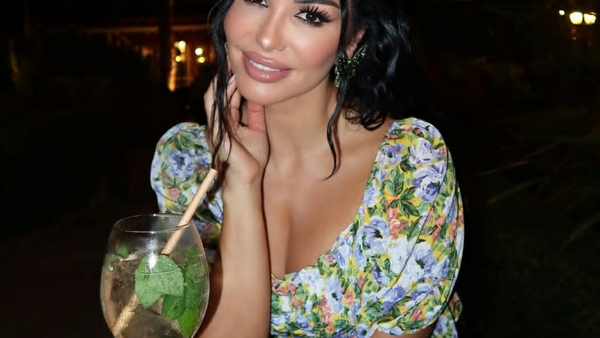 Soni Malaj tërheq vëmendjen me paraqitjen plot stil