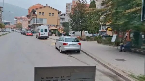 Trotuaret e bllokuara në Tetovë, qytetarët kërkojnë lirimin e hapësirave