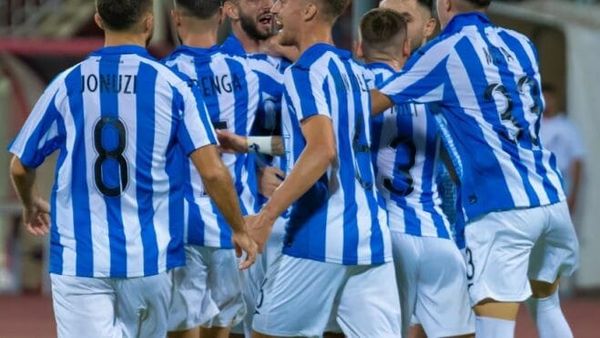 Tirana luan ndaj Teutës ndërsa lojtarët e verës presin ende federimin