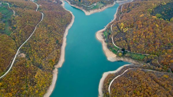 Liqeni i Ujmanit në komunën e Zubin Potokut, ku po zhvillohen gërmimet