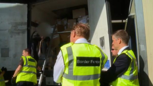 UKBorderForceCalais03-ClandestineLeavingLorry