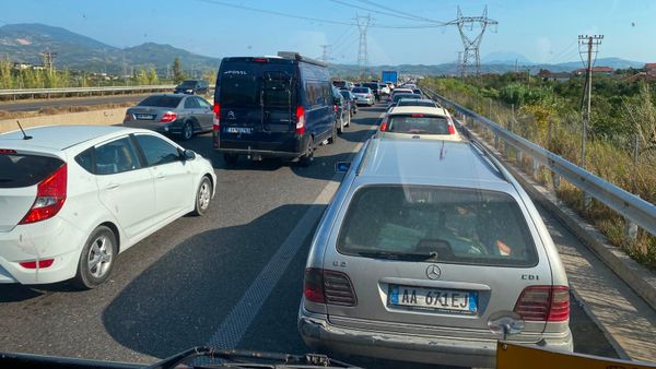 Trafiku në autostradë Elbasan dëmton bizneset juglindore