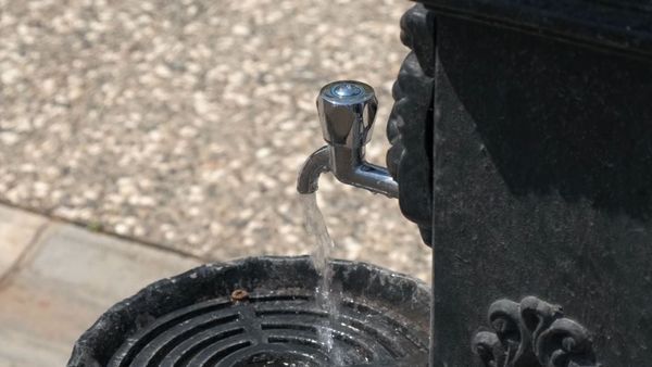 Uji në Shkup dhe Gostivar i sigurt, në katër fshatra të Tetovës i ndaluar