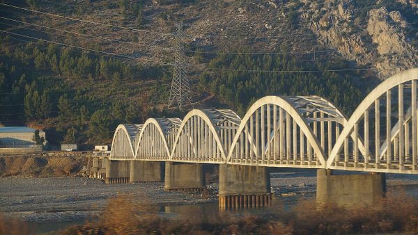 Ura e Zogut: monumenti i rrezikuar që lidhi Shqipërinë e Veriut me Jugun