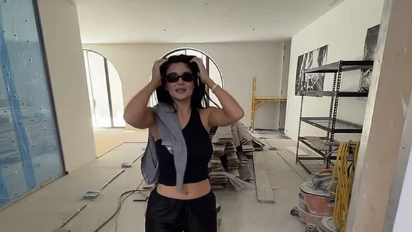 Kylie Jenner zbulon shtëpinë e ëndrrave pas gjashtë viteve punime