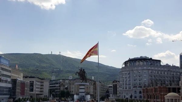 Të rinjtë në RMV qëndrojnë me prindërit deri në moshën 30.7 vjeç