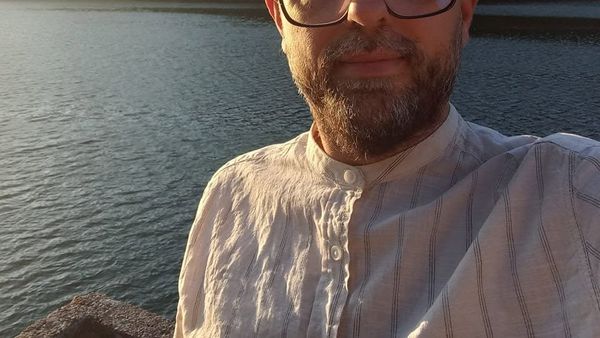 Hamdi Nuhiju reflekton mbi luftën metaforike midis hijenave dhe hijeve
