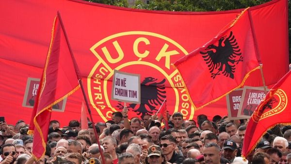 BE kërkon respekt të verdiktit, mijëra në Prishtinë për ish-krerët e UÇK-së