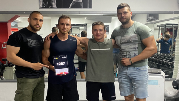 Kristian Bajovski thyen rekordin botëror me 1.257 pompa