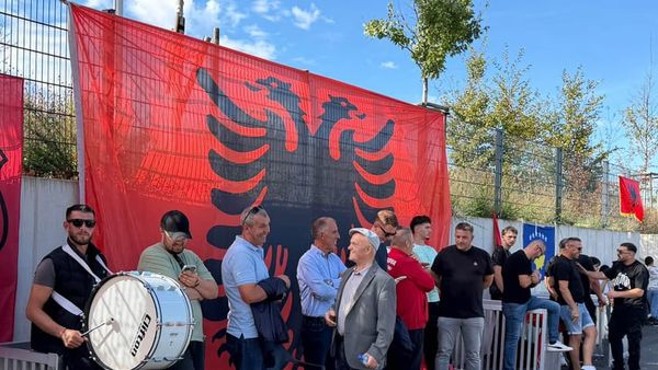 FC Kosova Düsseldorf fitoi dhe u bashkua me “Kosova po pret”