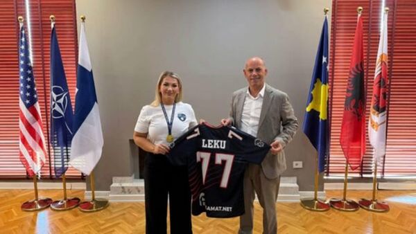 Ramiz Lladrovci nderoj kampionen evropiane Edona Leku