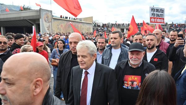 Protesta në Shkup: Kryetari i BDI-së Ahmeti thirr liri për çlirimtarët