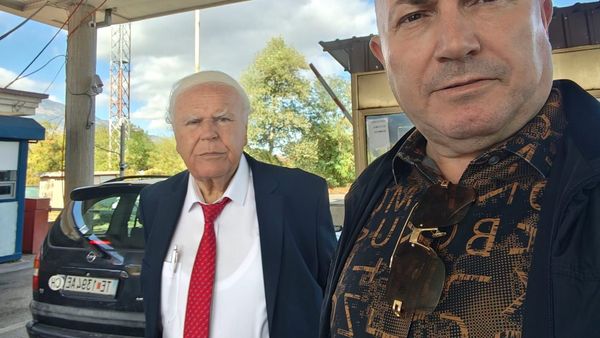 Azgan Haklaj ndalet në kufi, i shpallet kërcënues për sigurinë kombëtare të Maqedonisë…
