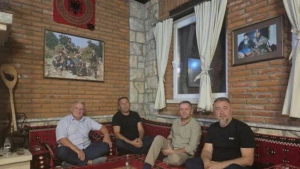 Ish-komandantët e UÇK-së mblidhen te Sami Lushtaku në Drenicë