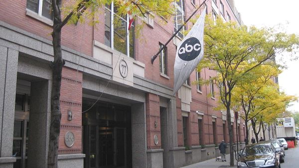 ABC News promovon transmetimin live dhe palinsestin me emisionin “Gjërat Tona”