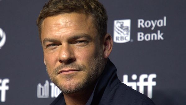Alan Ritchson ndahet nga gruaja pas 27 vitesh së bashku