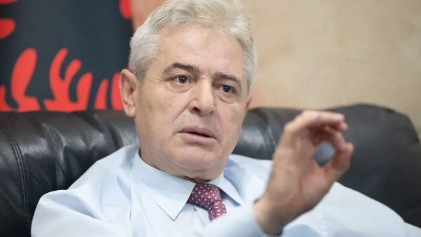 Ali Ahmeti kërkon referendum