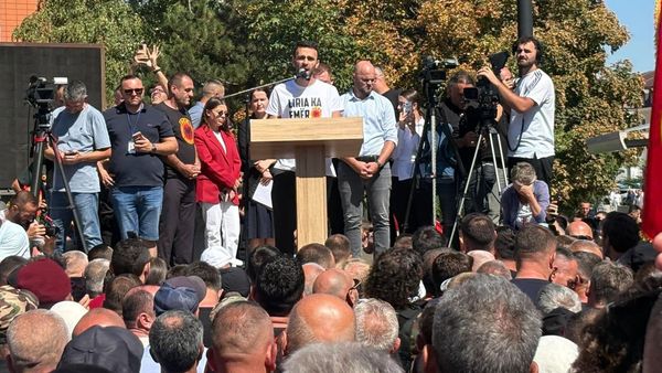 Altin Krasniqi në protestë: Nuk dorëzohemi, të bashkohemi të gjithë shqiptarët