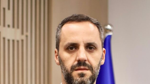 Besfort Lamallari largohet nga detyra e ministrit të Punëve të Brendshme