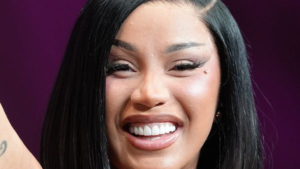 Shqiponja dykrenare mbërrin te Cardi B: I dua shqiptarët