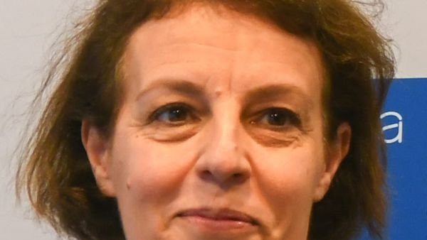 Donika Gërvalla mban konferencë për media në ndërtesën e ish-Rilindjes