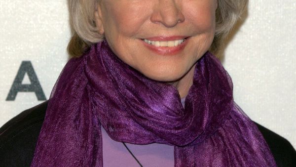 Ellen Burstyn nderohet me Luanin e Artë në Festivalin e Filmit në Venecia