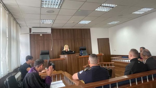 Gjykata e Prizrenit kërkon ekspertizë psikiatrike për të akuzuarin për grabitje