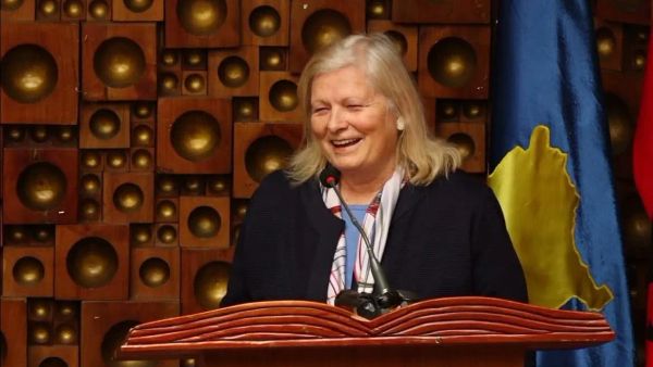 Lamtumira e fundit për poeten, mjeken dhe veprimtaren Flora Brovina