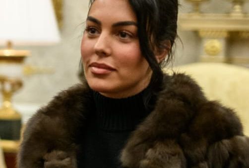 Georgina Rodríguez shfaqet në Milan me minifund lëkure pas kritikeve për peshën