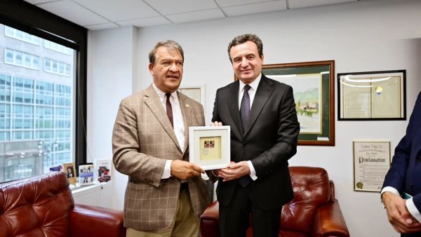 Kongresisti amerikan Latimer uron Kurtin për mandatin e ri