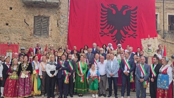 Arbëreshët dhe shqiptarët bashkohen në Kalabri me mesazh për Kosovën