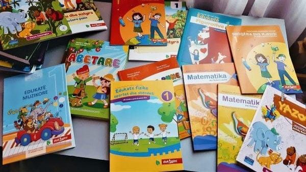 Shitja e librave të përdorur në rrjete sociale pavarësisht subvencioneve